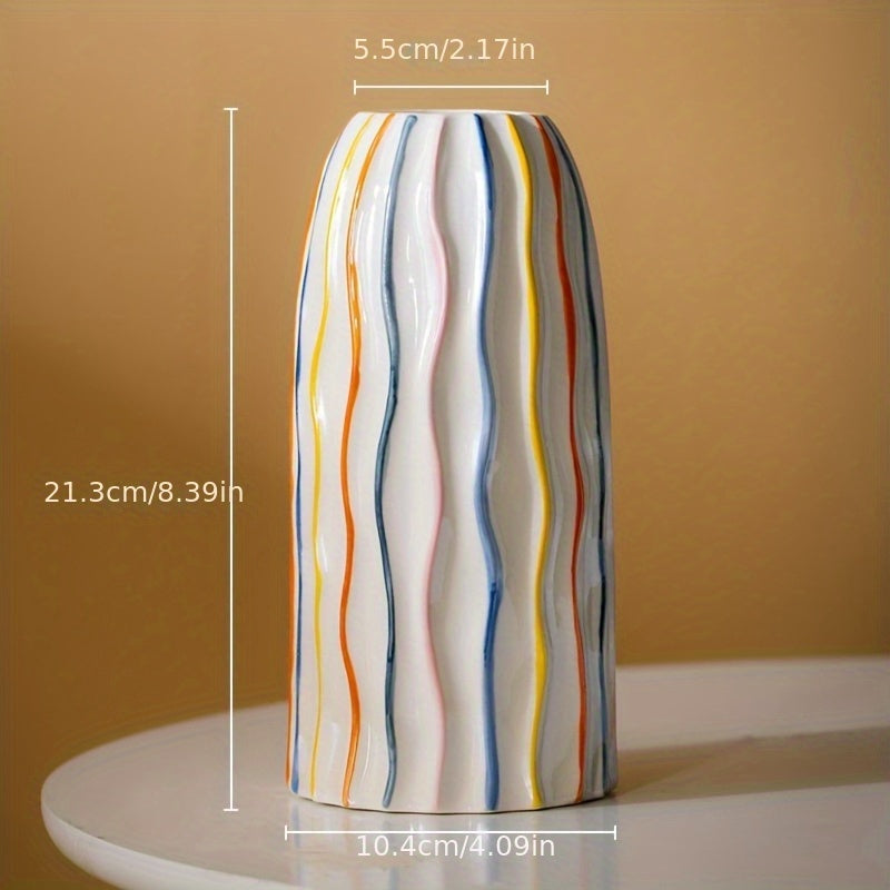 Vase en céramique moderne et minimaliste à rayures