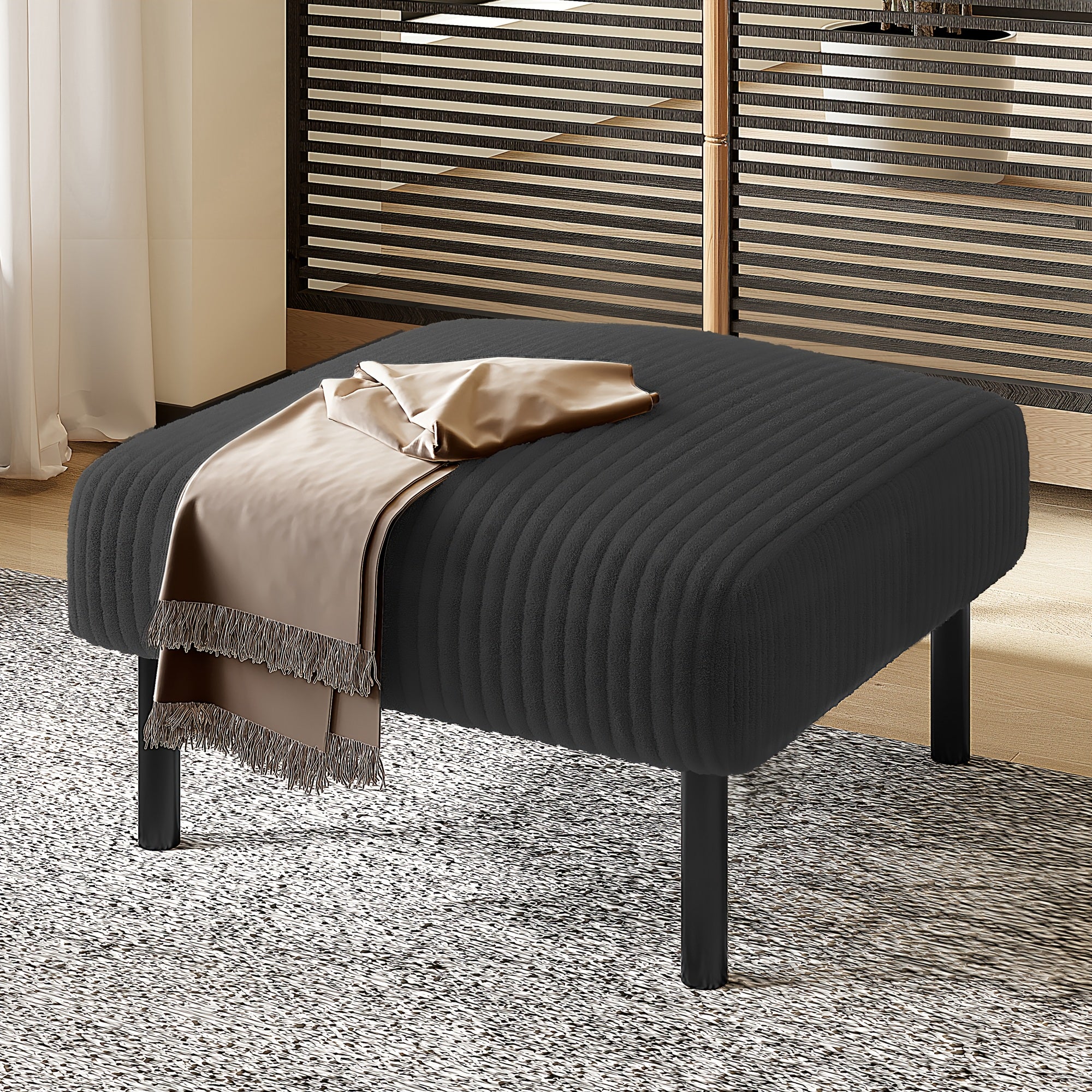 Repose-pieds contemporain et confortable avec assise douce